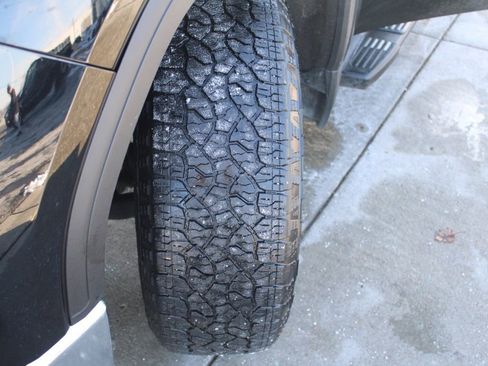 Used 2022 GMC Sierra 1500 SLE w/ X31 Off-Road Package image 12