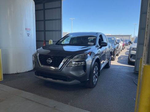 Used 2023 Nissan Rogue SV image 1