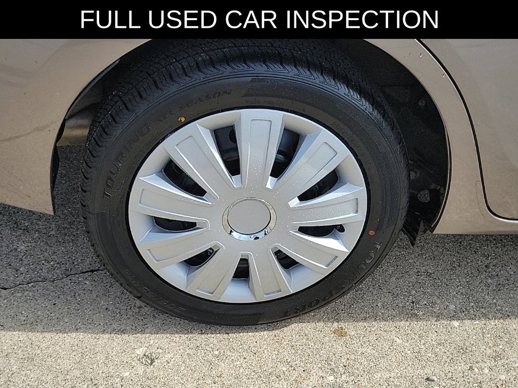 Used 2015 Toyota Corolla LE FWD image 5