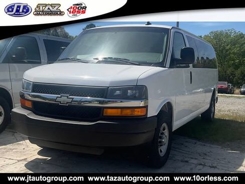 Used 2016 Chevrolet Express 3500 LT w/ LT Preferred Equipment Group RWD image 3
