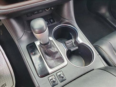 Used 2019 Toyota Highlander XLE image 23