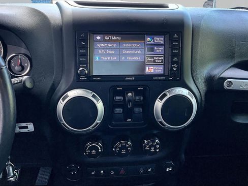 Used 2018 Jeep Wrangler Unlimited Rubicon w/ Connectivity Group AWD/4WD image 7