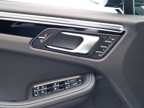 Certified 2026 Porsche Macan S AWD/4WD image 24