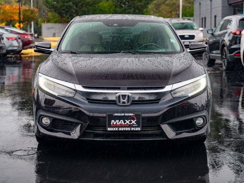 Used 2017 Honda Civic Touring image 3