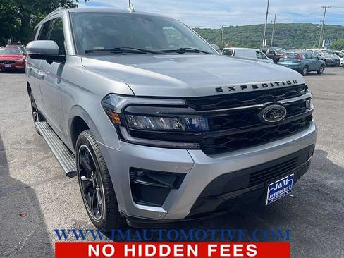Used 2023 Ford Expedition Limited AWD/4WD image 9