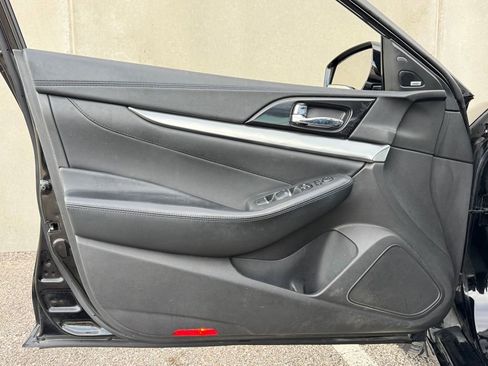 Used 2017 Nissan Maxima SR w/ Midnight Edition image 10