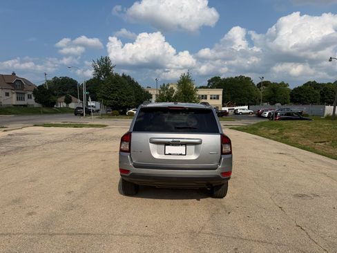 Used 2017 Jeep Compass Latitude AWD/4WD image 6