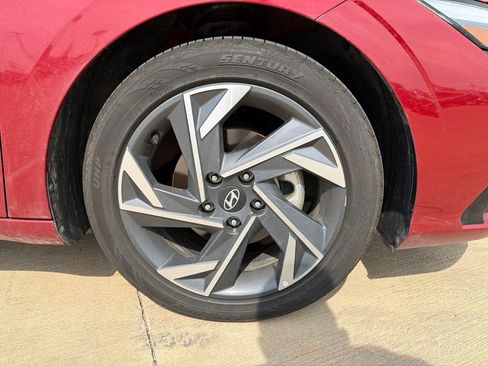 Used 2025 Hyundai Elantra SEL FWD image 10