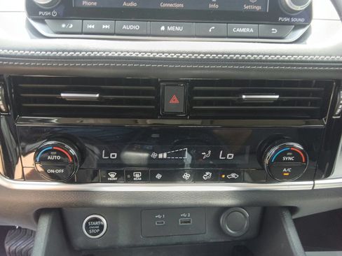 Used 2022 Nissan Rogue SV FWD image 28