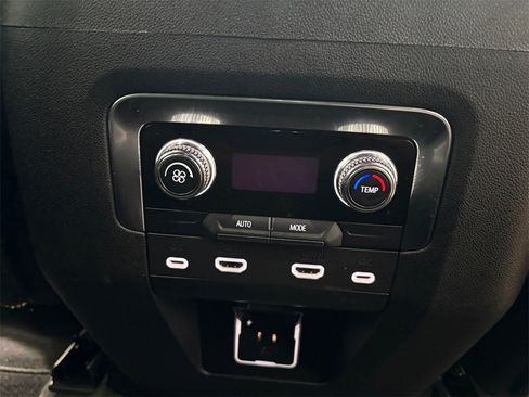 Used 2023 GMC Yukon SLT image 18