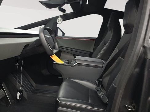 Used 2025 Tesla Cybertruck AWD Crew Cab image 4