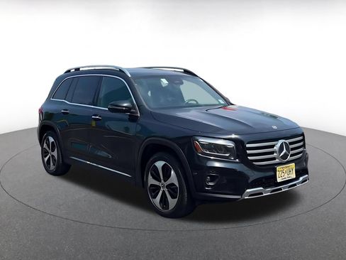 Used 2025 Mercedes-Benz GLB 250 image 3