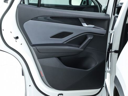 New 2026 Volkswagen Tiguan SE image 17