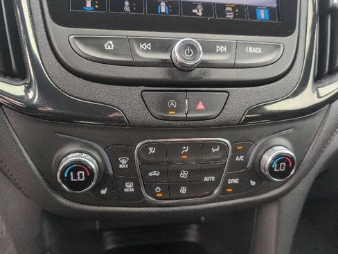 Used 2023 Chevrolet Equinox RS FWD image 30