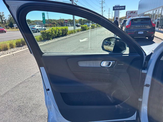 Used 2026 Volvo XC40 B5 Plus AWD/4WD image 19