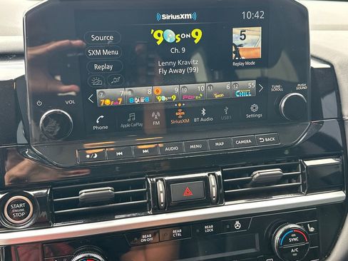 Used 2022 Nissan Pathfinder SL w/ Lighting Package (N92) image 30