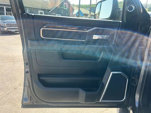 Used 2022 RAM 2500 Laramie AWD/4WD image 16