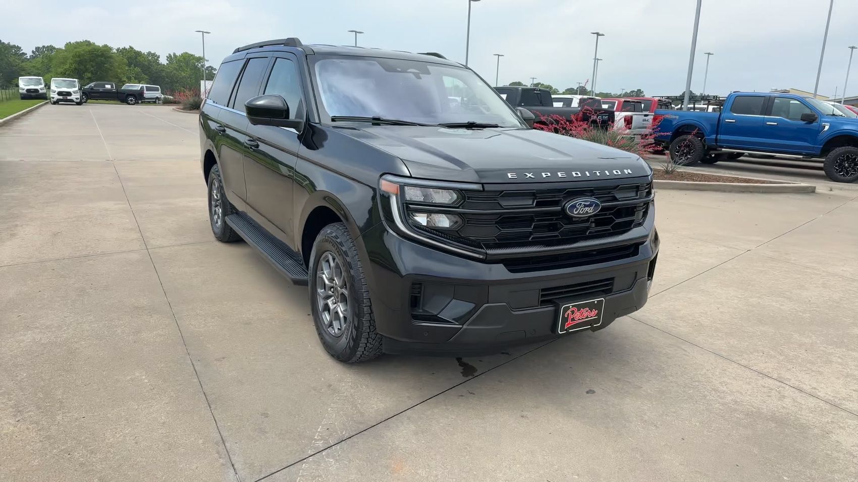 Used 2025 Ford Expedition Active AWD/4WD image 3