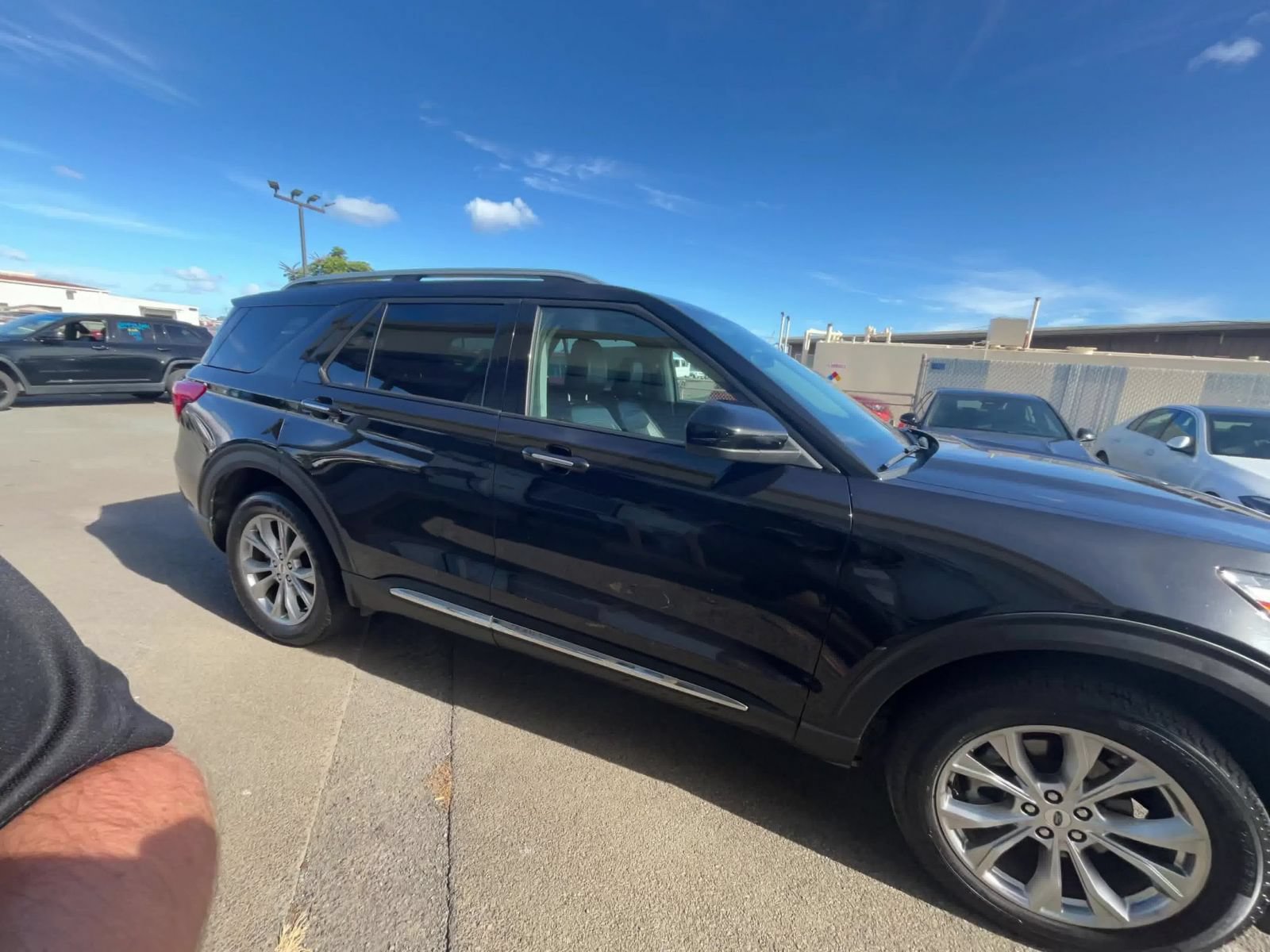 Used 2024 Ford Explorer Limited AWD/4WD image 2