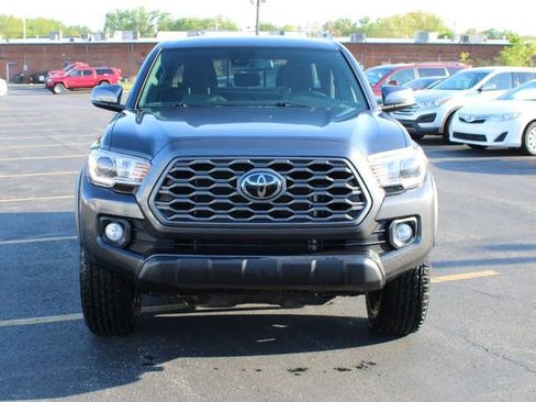 Used 2022 Toyota Tacoma TRD Off-Road AWD/4WD image 3