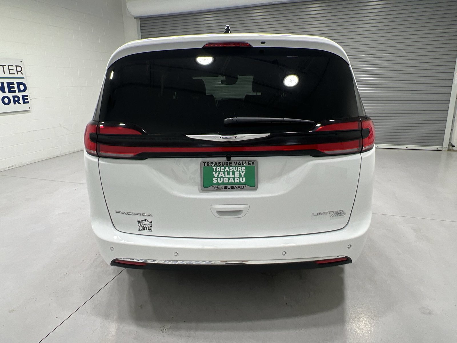 Used 2026 Chrysler Pacifica Limited AWD/4WD image 7