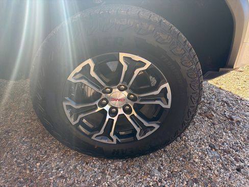 Used 2024 GMC Canyon AT4 w/ AT4 Premium Package image 7