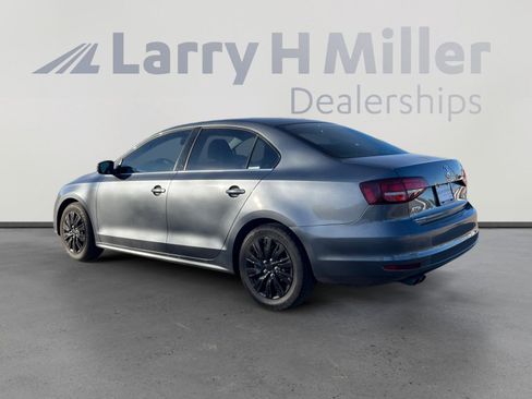 Used 2017 Volkswagen Jetta S image 3