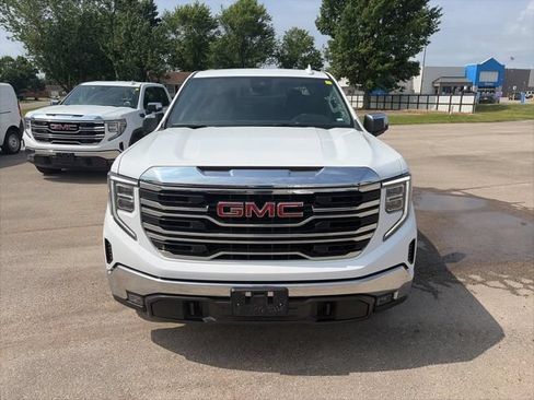 Used 2025 GMC Sierra 1500 SLT AWD/4WD image 9