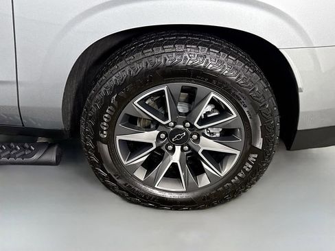 Used 2024 Chevrolet Suburban Z71 w/ Z71 Off-Road Package image 40