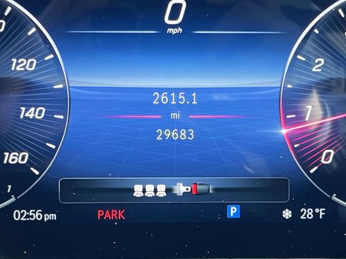 Used 2024 Mercedes-Benz GLC 300 4MATIC image 17