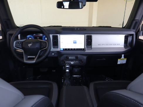 New 2025 Ford Bronco Outer Banks AWD/4WD image 25