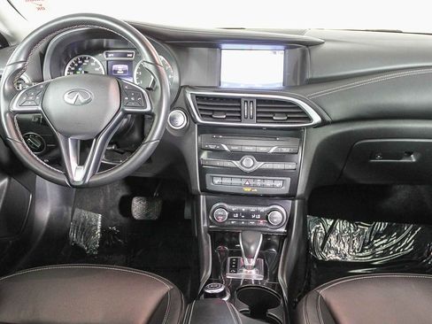 Used 2018 INFINITI QX30 Premium w/ Navigation Package image 13