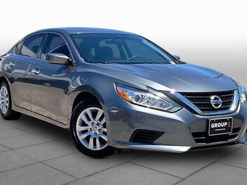 Used 2017 Nissan Altima 2.5 S w/ Power Driver Seat Package FWD image 3
