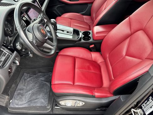 Used 2025 Porsche Macan Turbo AWD/4WD image 24