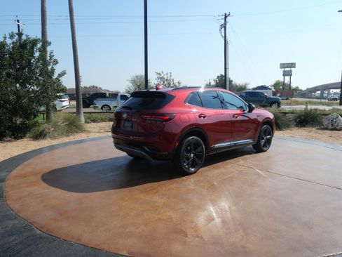 Used 2022 Buick Envision Preferred image 2