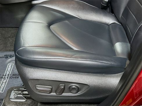 Used 2024 Toyota Highlander XLE image 16