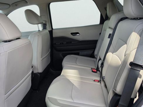New 2026 Nissan Pathfinder SL FWD image 19