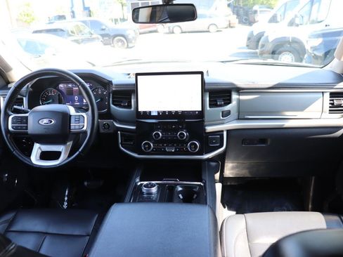 Used 2024 Ford Expedition XLT AWD/4WD image 18