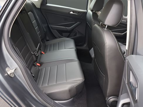 Certified 2024 Volkswagen Jetta SE FWD image 18
