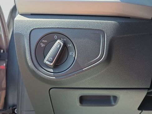 Used 2023 Volkswagen Atlas Cross Sport SE FWD image 34