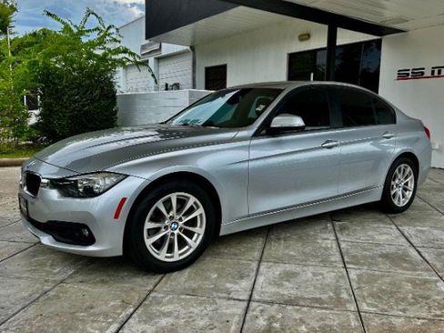 Used 2017 BMW 320i Sedan image 1