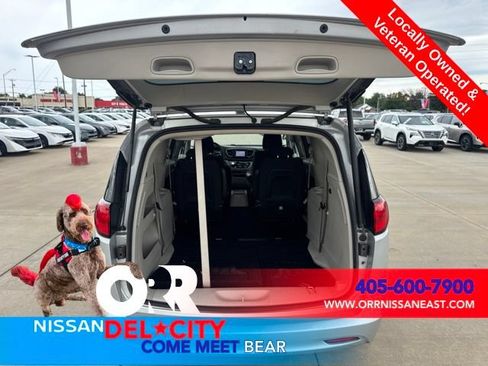 Used 2023 Chrysler Voyager LX FWD image 11