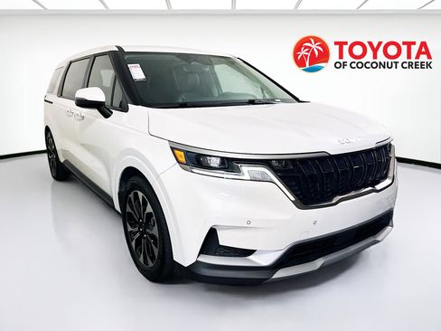 Used 2024 Kia Carnival EX FWD image 1