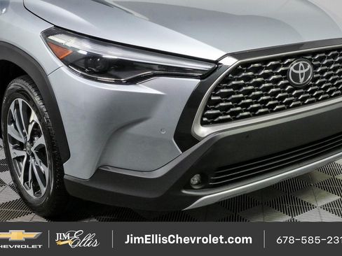 Used 2025 Toyota Corolla Cross XLE FWD image 34