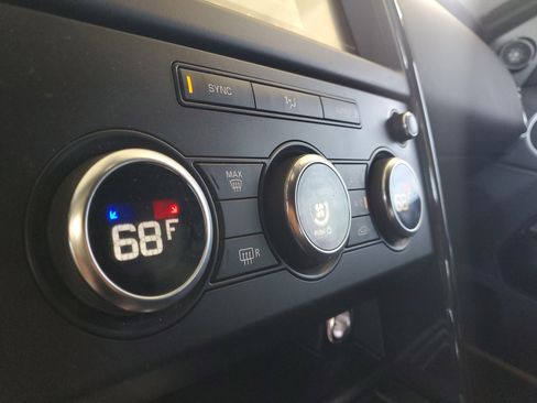 Used 2018 Land Rover Discovery SE AWD/4WD image 28