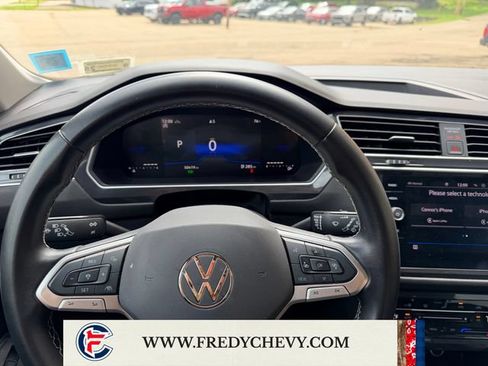 Used 2024 Volkswagen Tiguan SE AWD/4WD image 28