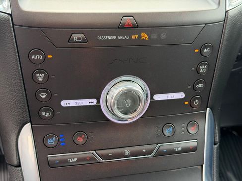Used 2020 Ford Edge Titanium w/ Equipment Group 301A AWD/4WD image 25