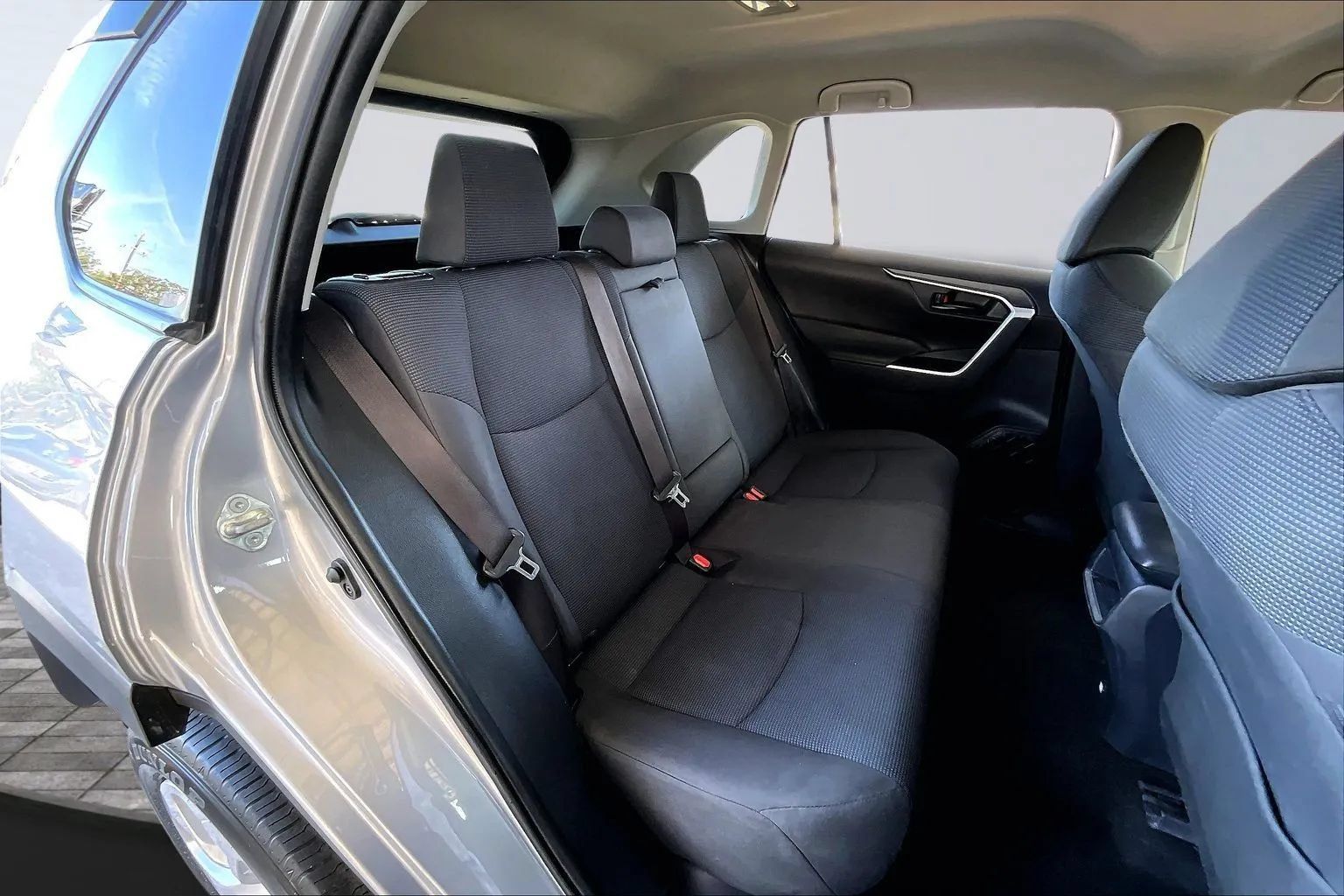 Used 2019 Toyota RAV4 LE FWD image 22