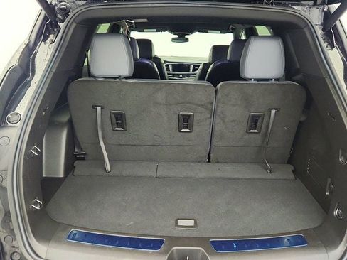 Used 2022 Buick Enclave Essence w/ Sport Touring Edition image 21