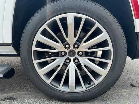 New 2023 Jeep Grand Wagoneer Series III image 32